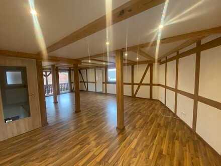 Großzügige 5 Zimmer Wohnung