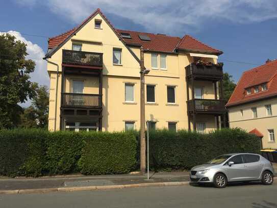 Gepflegte Wohnung mit zwei Zimmern, Balkon und Parkplatz in Dresden