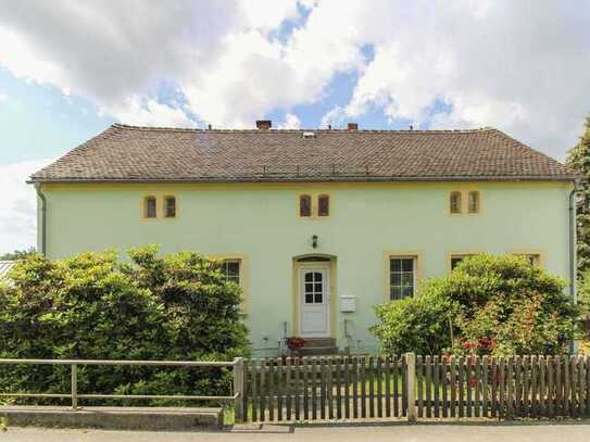 Wohnen mit Garten, Freistellplatz und einer Garage in naturnaher Lage