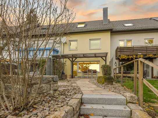 Reihenmittelhaus inkl. Gartengrundstück in idyllischer Lage