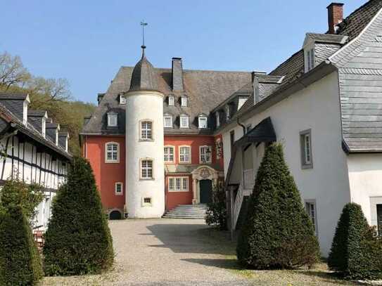 Luxuswohnung mit 2 Bädern, Kaminofen u. Garten auf Burg Dalbenden in Kall/Urft