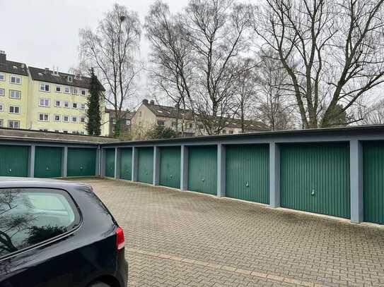 1 Garage sofort frei, 3 Garagen zum 01.11.2024