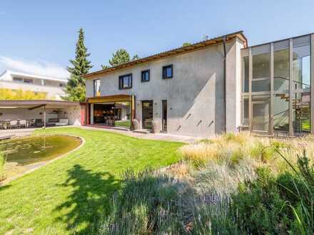 Mondäne Villa mit viel Platz und sechs Garagen