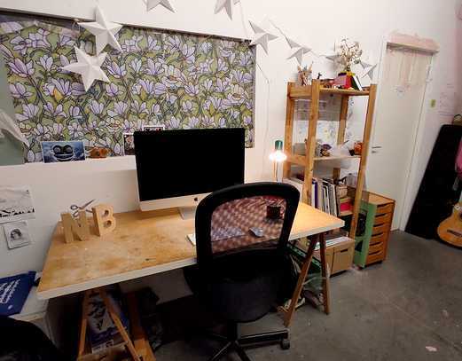 Desk sublet in friendly creative space