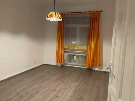 Renovierte Wohnung mit zwei Räumen und EBK , saniertem Bad, in Frankfurt Fechenheim