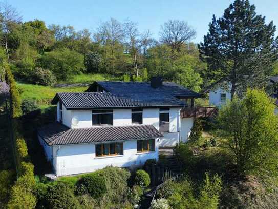 Stilvolles Architektenhaus mit Terrasse, Einliegerwohnung und Garage