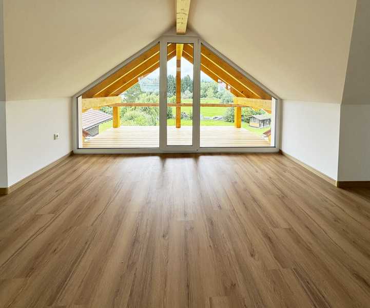                                                               Charmante Dachgeschosswohnung im modernen Design &ndash; perfekt f&uuml;r Singles oder Paa&hellip;                                                       in Regen (Regen)