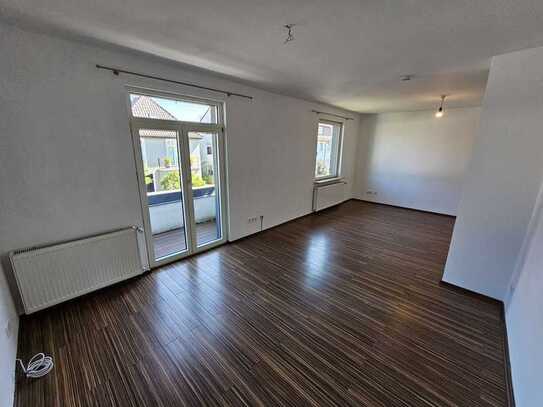 *** Zeitvermietung nur bis 30.04.2025 *** 2 Zimmer-Altbau-Wohnung 2 Balkone nähe REWE-Center