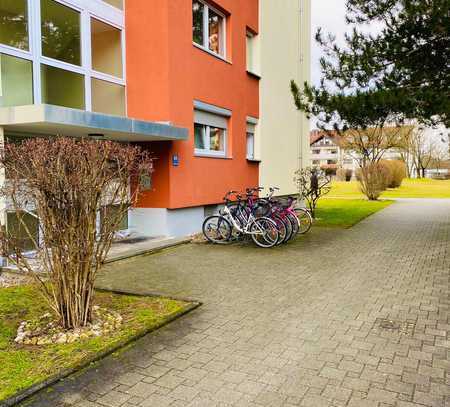 Stilvolle, gepflegte 1-Zimmer-Wohnung mit Balkon und Einbauküche in Unterschleißheim