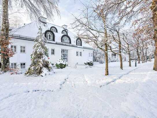 "Haus im Haus" in eleganter Mehrfamilienvilla.