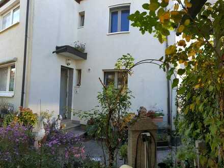 Doppelhaushälfte mit Garten in Mannheim / Gartenstadt