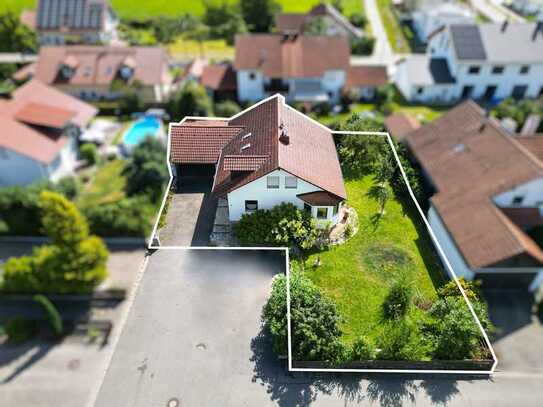 Freistehendes Einfamilienhaus mit Südgarten und Doppelgarage in Parkstetten