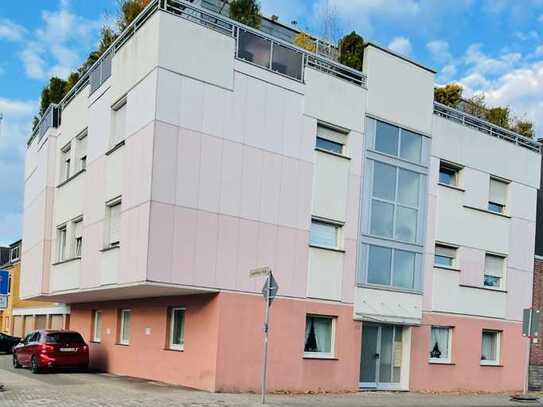 EIGENTUMSWOHNUNG * ca. 128 m² * 5 Zimmer, Küche, Diele, Bad, Gäste-WC ,Terrasse und Garage.