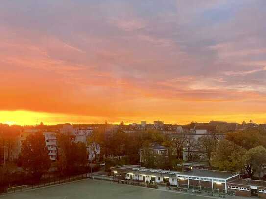 SONNIGE 3 ZIMMER DACHGESCHOSSWOHNUNG MIT 2 BALKONEN UND TRAUMHAFTEM FERNBLICK