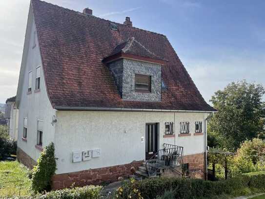 Zwei - Familienhaus in guter Lage. Sonnenterrasse. Fernblick.