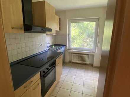 schicke 3,5 Zimmer-Wohnung mit Balkon und Garage