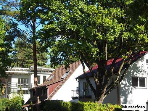 2-Familienhaus mit Garage