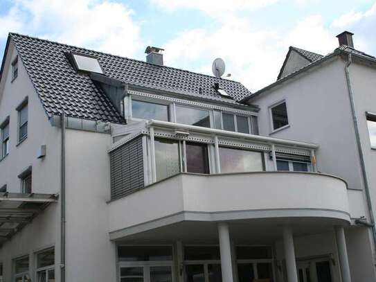 Traumhafte 4-Zi. Maisonette Wohnung, neu renoviert, 95 qm², in ruhiger und zentraler Lage.