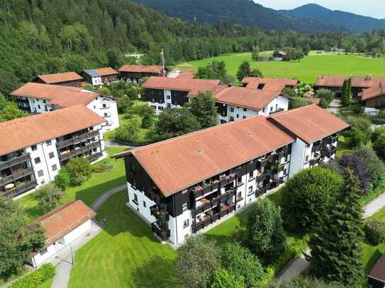 Bad Tölz: 
Neu modernisierte 3-Zimmer-Wohnung mit drei Loggien 
-Blick zum Blomberg
-Zum Eigennut