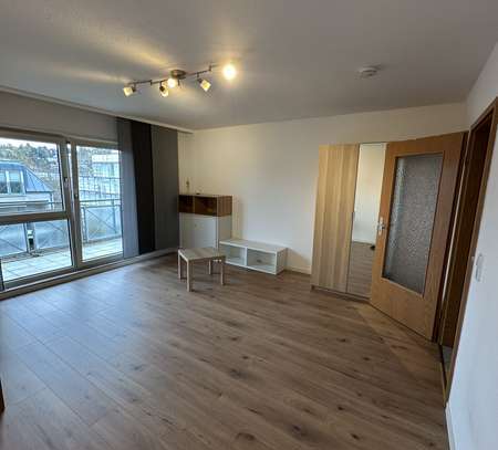 Geschmackvolle, modernisierte 1-Zimmer-Hochparterre-Wohnung mit EBK in Pforzheim