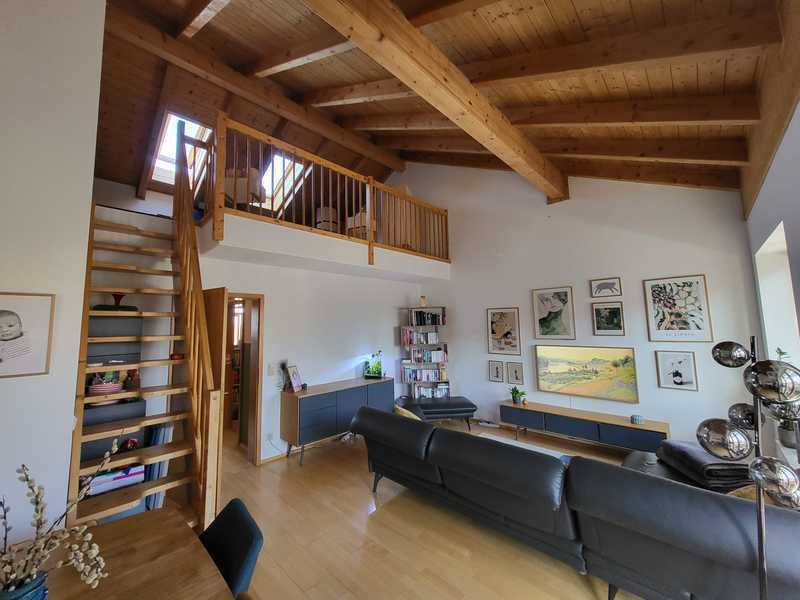                                                               Helle 3-Zimmer-Maisonette mit Galerie, S&uuml;dbalkon &amp; Glasfaser &ndash; ideal f&uuml;r Paare&hellip;                                                       in Holzkirchen (Miesbach)