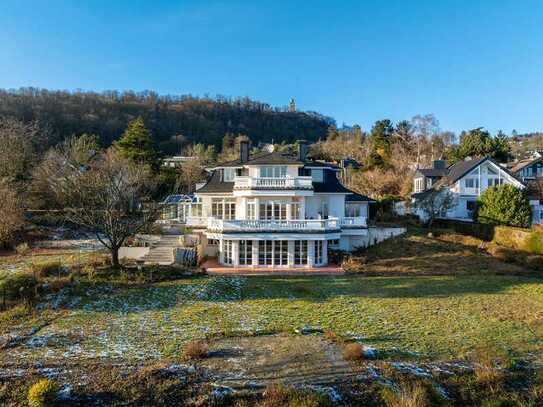 Luxusvilla mit unverbaubarem Skylineblick über Frankfurt & Kronberg