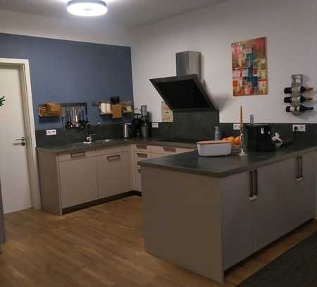 Stilvolle, sanierte 4-Zimmer Altbau-Wohnung mit Balkon, Einbauküche und Tiefgarage in Kaiserslautern