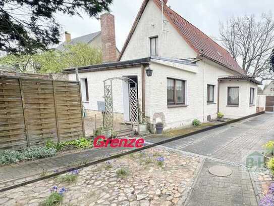 Preis auf Anfrage - Bauernhaus mit ca. 2200 qm Land, halber Scheune, zwei Zufahrten bei Thalheim