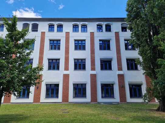 Einzigartiges Gewerbeobjekt mit Büronutzung in Lichtenberg zu verkaufen