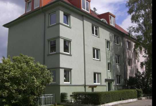 Möblierte, modernisierte 2-Zimmer-Hochparterre-Wohnung mit EBK in Rostock