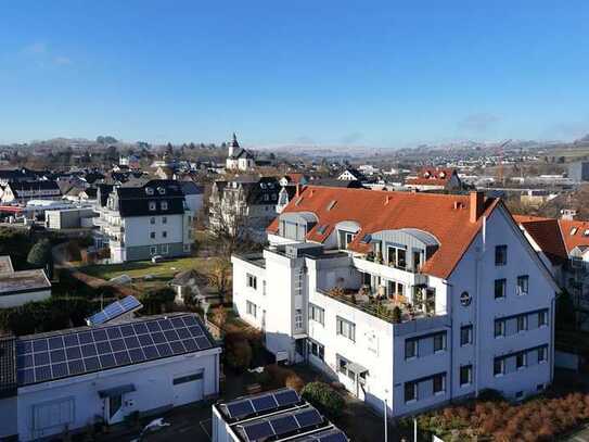 Großzügige Maisonette - Wohnung mit Dachterrasse und Balkon