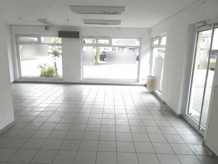 Sehr schöner Laden oder Büro mit großer Schaufensterfront in frequentierter Lage