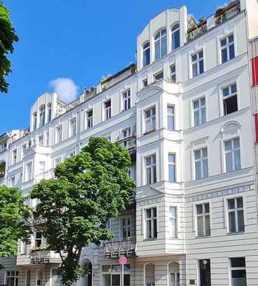 Großzügige Altbauwohnung in Kreuzberg am Landwehrkanal