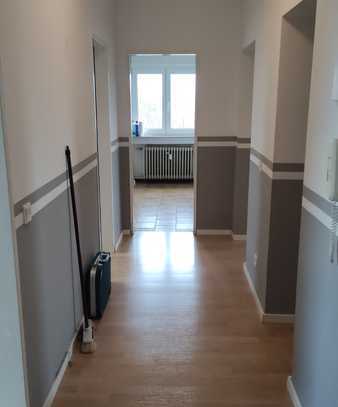 Freundliche und gepflegte 2-Zimmer-Dachgeschosswohnung in Rodgau