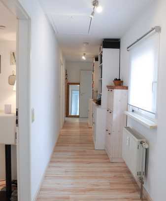Stilvolle 2-Raum-Dachgeschosswohnung mit Balkon und EBK in Göttingen