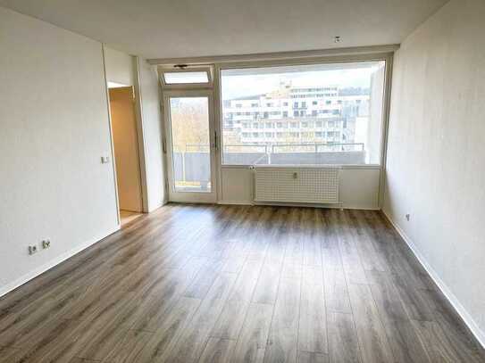 * GEMÜTLICHE Wohnung für 1-2 PERSONEN * großer BALKON - kleine KÜCHE * grüne BETZENBERG LAGE *