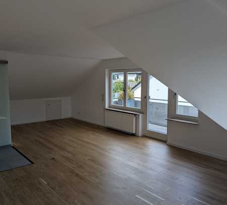 3-Zimmer-Dachwohnung / Büroräume in Auenstein zu vermieten