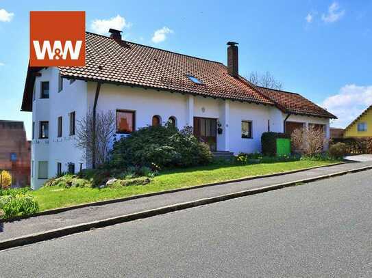 Großzügiges und gepflegtes Zweifamilienhaus mit Erweiterungspotential in Flossenbürg