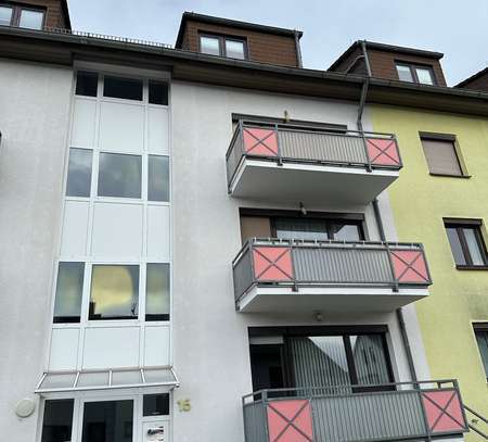 Stilvolle 3-Zimmer-DG-Wohnung mit gehobener Innenausstattung und EBK in Aschaffenburg