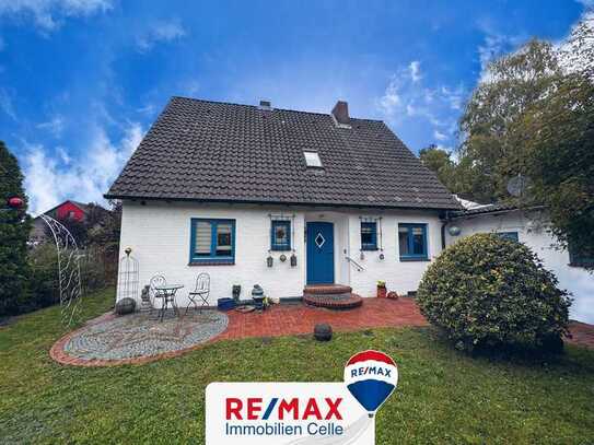 Exklusives Siedlungshaus mit Atelieranbau und besonderen Wellness-Extras in begehrter Lage!(NJ-6381)