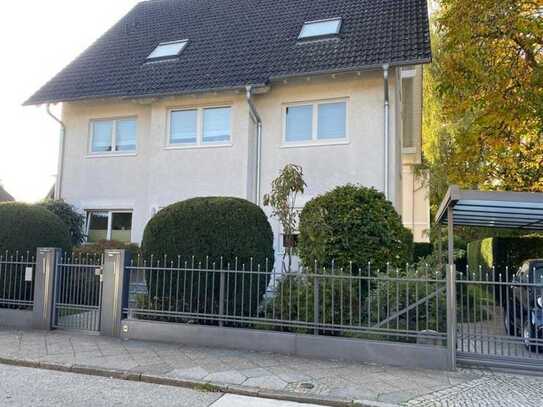 Haus im Haus- aussergewöhnlich schöne Eigentumswohnung in einem 2-Familienhaus mit Carport in Tegel