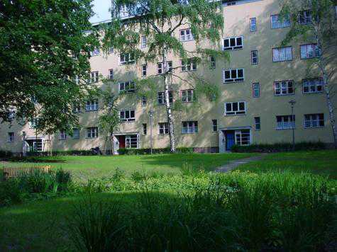 Helle, denkmalgeschützte 2 Zimmer-Wohnung mit Balkon und Tageslichtbad