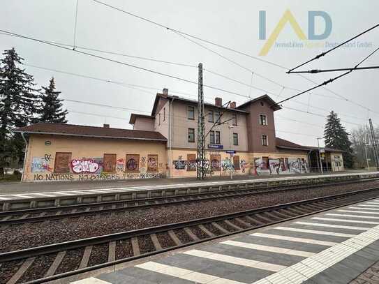 Historischer Charme und modernes Potenzial – Bahnhof in Fröttstädt zu neuem Leben erwecken