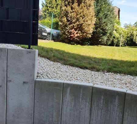 Helle, schöne Souterrain Wohnung mit grosser Terrasse und Gartennutzung