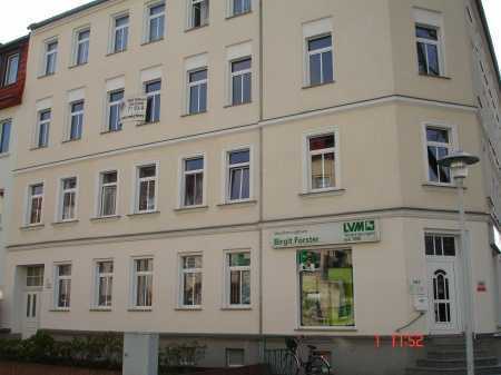 Zentrumsnahe sanierte 3-RmW mit Laminat auf ca. 63m² in ruhiger Wohngegend