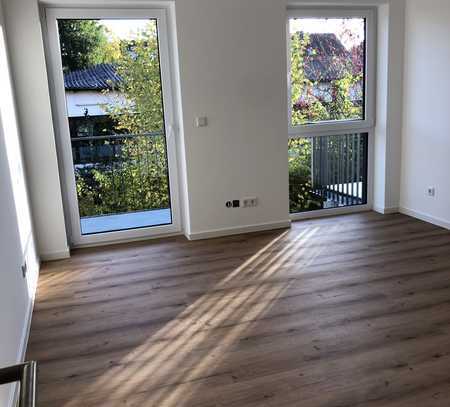 NEUBAU zum 2. Bezug - sonnige und moderne 3-Zimmer Wohnung mit extragroßem Balkon