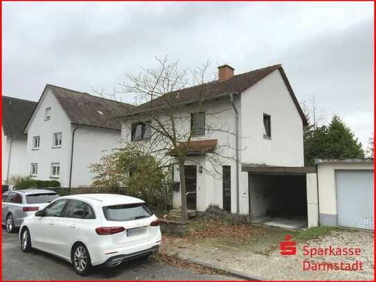 Freistehendes Einfamilienhaus mit Garage