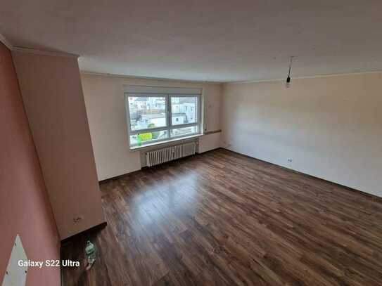 Ansprechende 3,5-Zimmer-Wohnung mit Balkon und Einbauküche in Duisburg