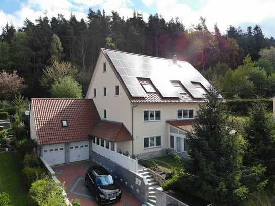 Geräumiges Zweifamilienhaus mit Einliegerwohnung und ausbaufähigem Dachgeschoss in Gleiritsch