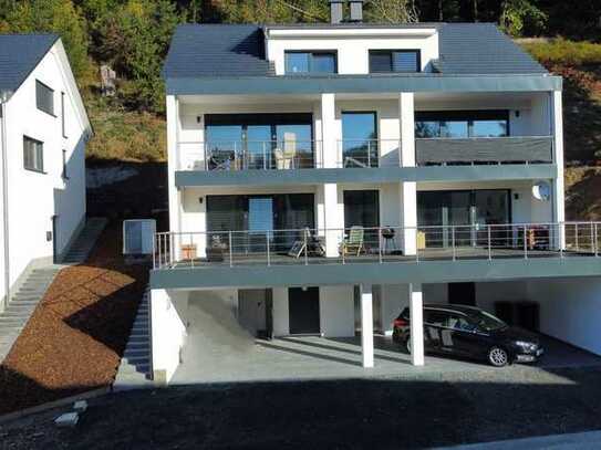 Neubau, 3 ZKB Wohnung mit Balkon und Tiefgarage / Aufzug
